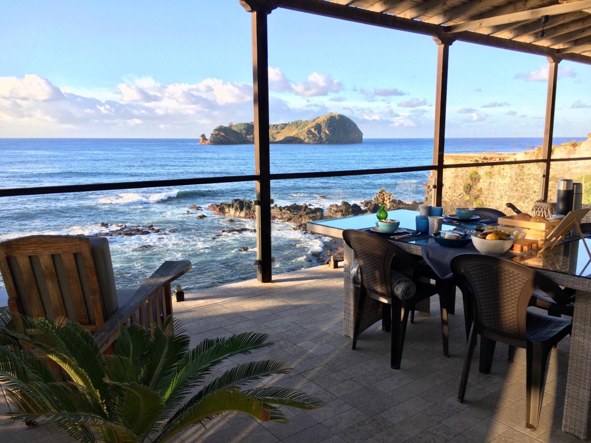 A Villa By The Sea Bed & Breakfast Vila Franca do Campo Exterior photo