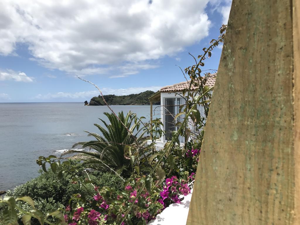 A Villa By The Sea Bed & Breakfast Vila Franca do Campo Exterior photo